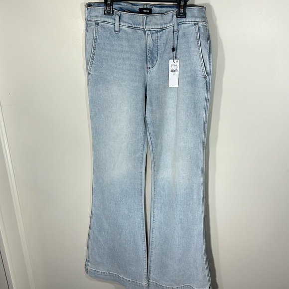 NWT Express Woman's Jeans Light wash Size 4 stretchy Flare - Picture 1 of 5